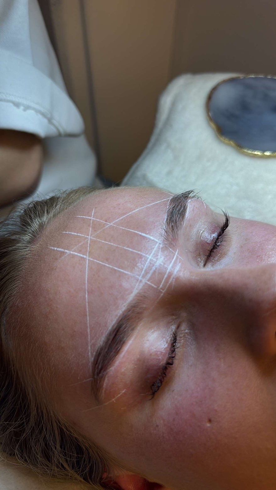 Brow lamination wenkbrauw lamination bij L'éclat Beauté Capelle aan den IJssel