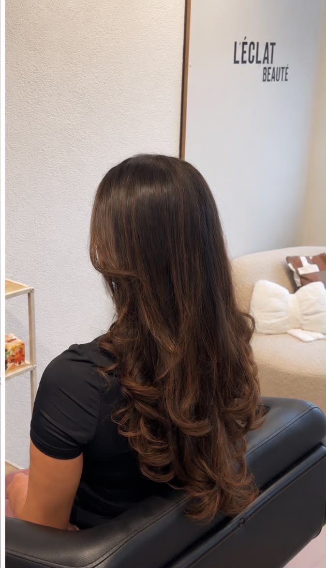 Haar styling blow dry knippen en extensions bij L'éclat Beauté Capelle aan den IJssel
